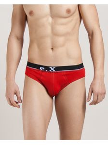 Ярко червен мъжки слип 0508 на модел отпред