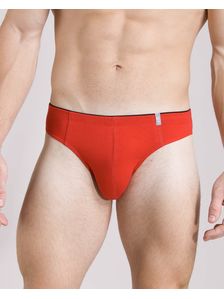 Комфортен мъжки слип в червено 0511 на модел отпред