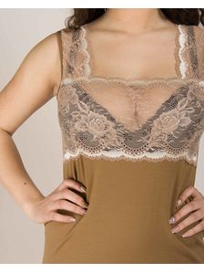 Вълнен дамски топ в цвят горчица 0678 на модел отпред