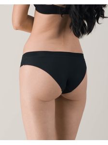 Дамски лазерно изрязани бикини в черно 0717 на модел отзад