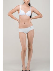 Лазерно изрязани бикини бразилиана в бяло 1735 на модел