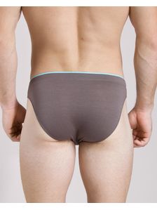 Кафяв памучен мъжки слип с резидав ластик 0511 на модел отзад