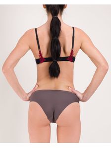 Кафяви лазерно изрязани бикини 0717 на модел отзад