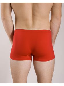 Ярко червени памучни боксерки 0505 на модел отзад