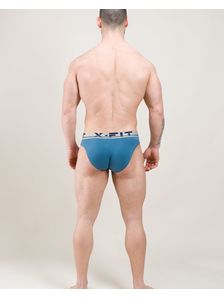 Памучен слип в синьо 0508 на модел отзад