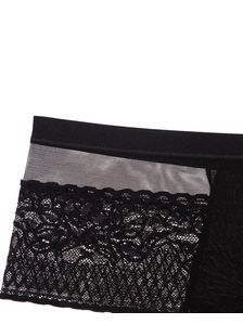 Модерна бразилиана в черно 0732 детайлна снимка